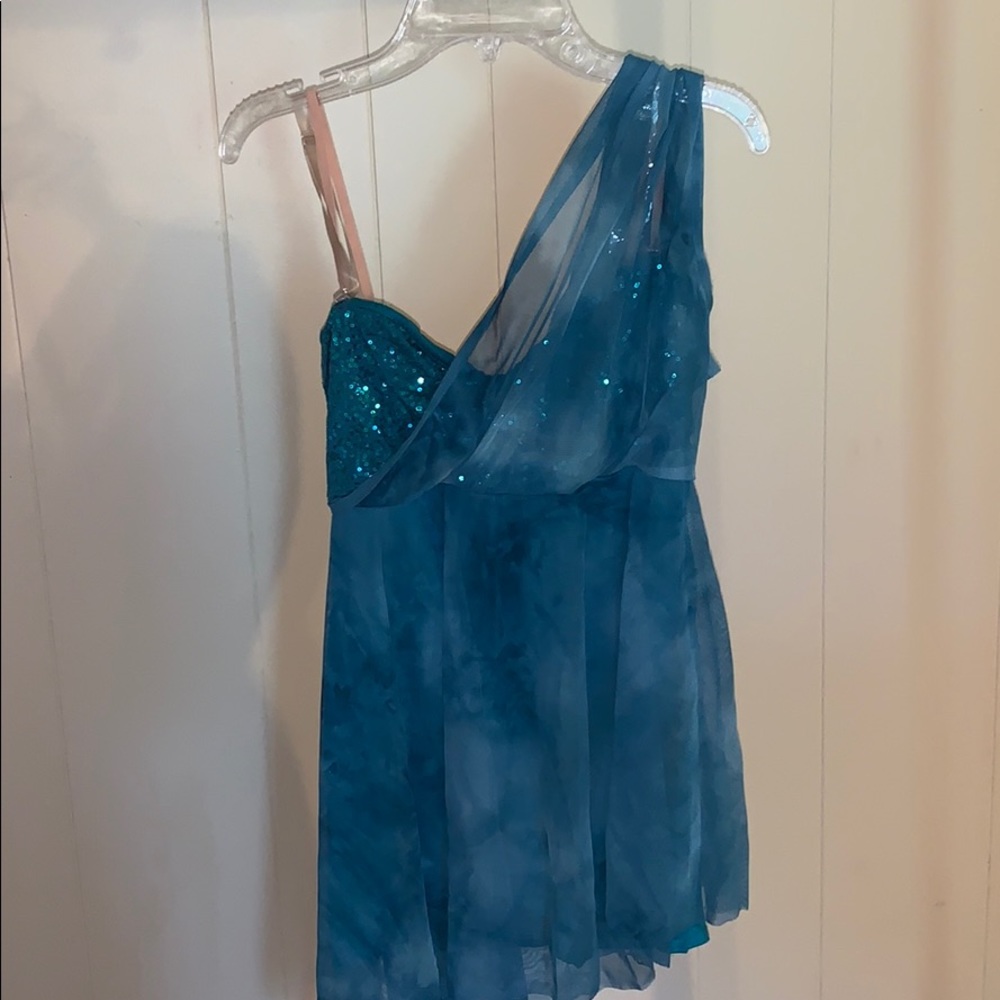 loose lyrical costume